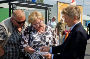 Liikenneministeri-Vehviläinen-Kuopion-asuntomessuilla-DSC_0184